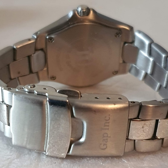 Tourneau Silver 10 years service Made by Exclusively For Gap Inc Women's Watch - Picture 3 of 4